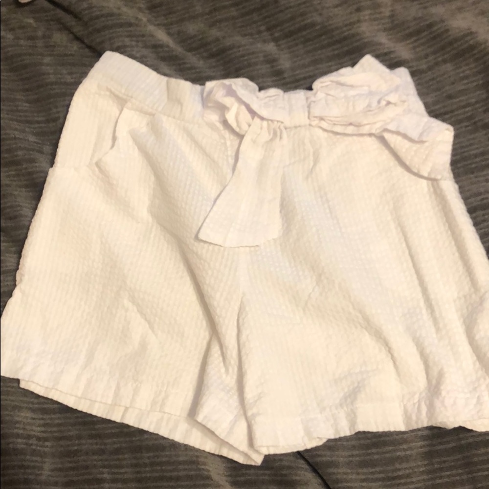 white shorts w bow